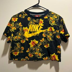 Cropped Nike tee